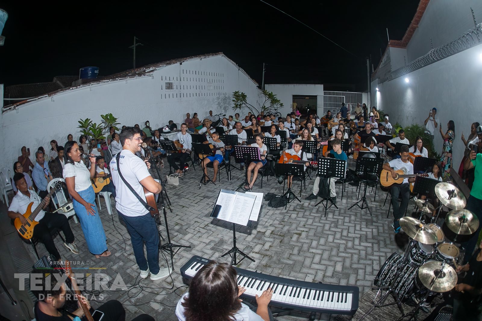 Aula Pública reúne alunos de violão em experiência de palco na Casa da  Cultura