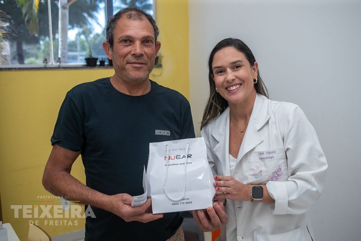 CER IV entrega 40 aparelhos auditivos em Teixeira de Freitas e prevê mais 50 concessões nos próximos dias 8 Equipe da Reabilitação Auditiva do CER IV durante avaliação de usuários.
