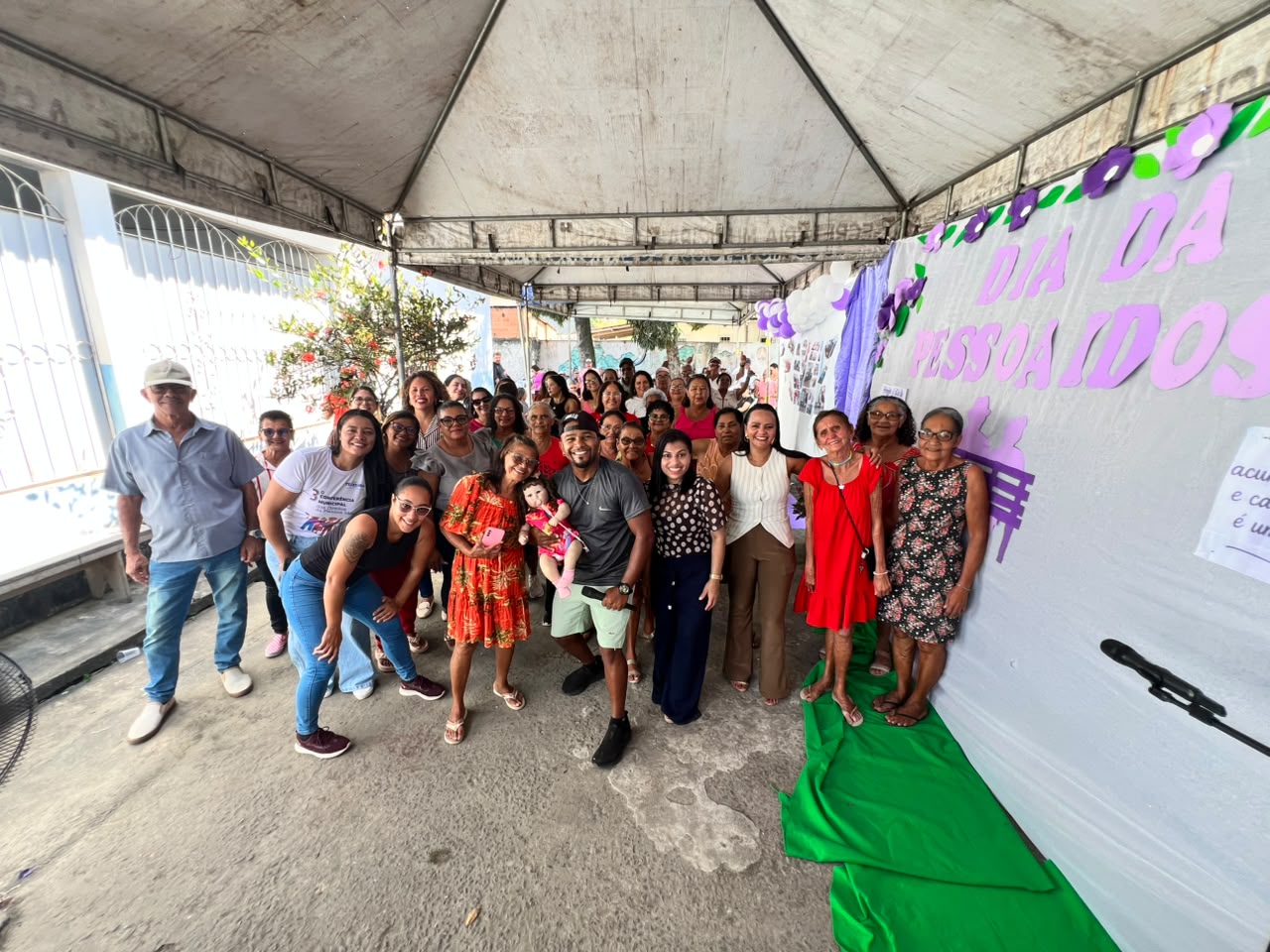 Café da manhã, música e dança marcam encontro com idosos no CRAS Vila Vargas