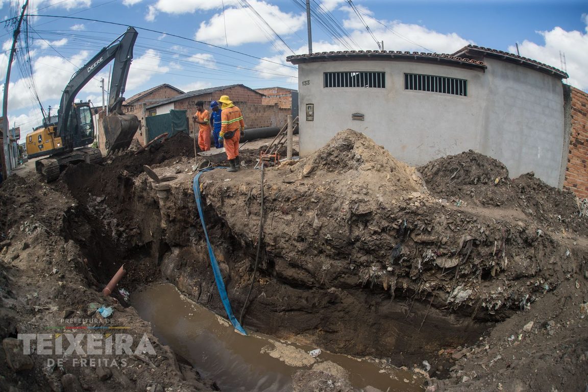 Obras de drenagem em andamento