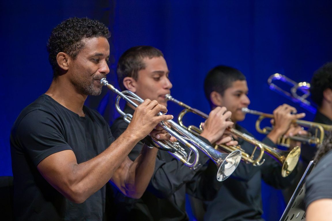 NEOJIBA comemora sete anos de atuação em Teixeira de Freitas com concertos no Teatro Escola 18 WhatsApp Image 2026 10 08 at 08.06.41 1