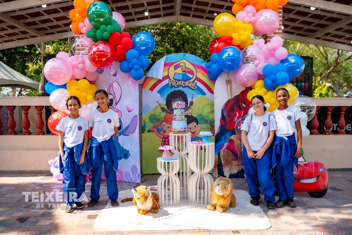 Crianças atendidas pela rede de proteção social participam de ação do 13º BEIC em Teixeira de Freitas, Bahia 8 Crianças em atividades educativas