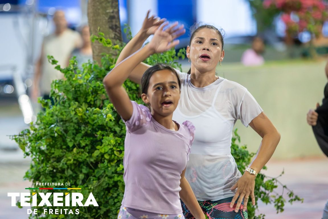 Teixeira de Freitas: noite de dança na praça reúne mais de 65 pessoas 29 WhatsApp Image 2026 10 24 at 12.39.41 2