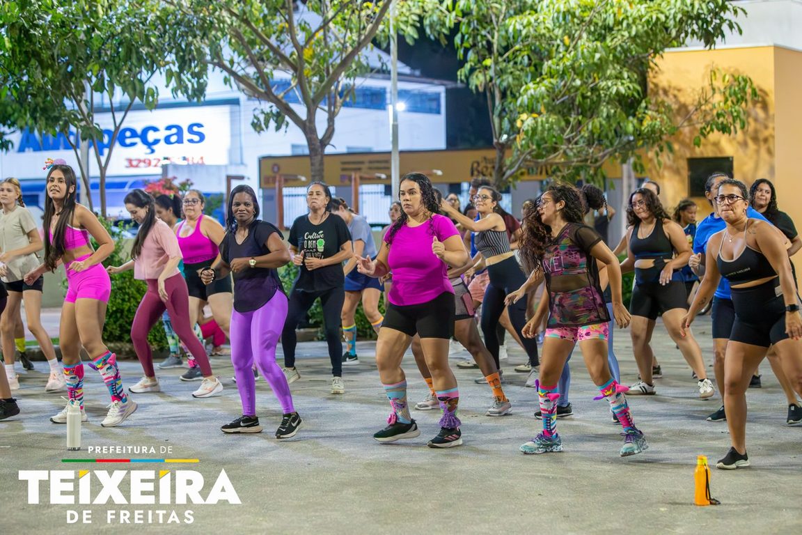 Teixeira de Freitas: noite de dança na praça reúne mais de 65 pessoas 31 WhatsApp Image 2026 10 24 at 12.39.41 4
